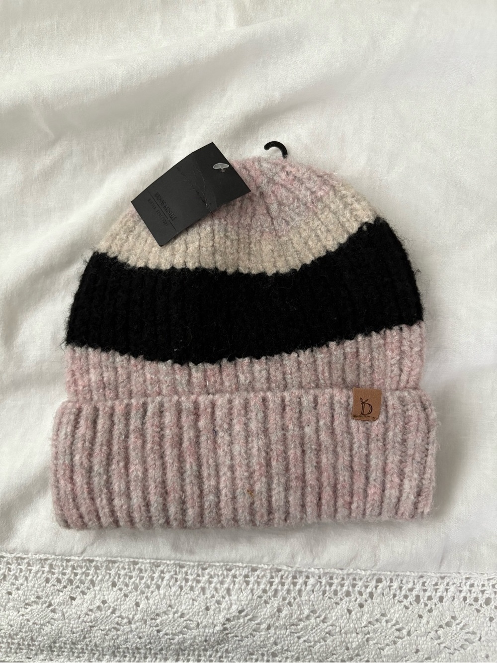 NWT Do everything in Love knitted beanie new stripe band pink black